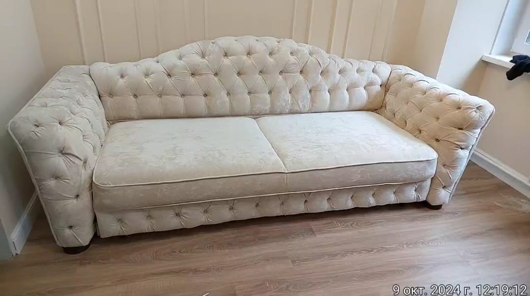 Обивка дивана. Старая Ладога